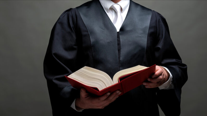 La scène a choqué les magistrats et les avocats présents dans la salle d'audience. (Photo: Cameris/Shutterstock)