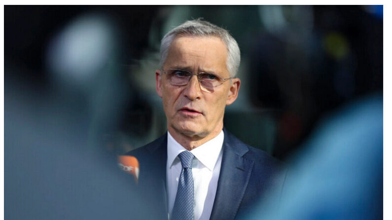 Jens Stoltenberg, secrétaire général de l'OTAN, s'adresse aux journalistes au siège de l'OTAN à Bruxelles, le 15 juin 2023. (SIMON WOHLFAHRT/AFP via Getty Images)