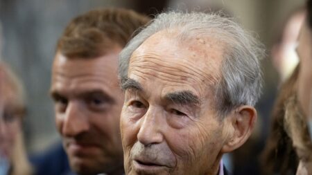 Mort de Robert Badinter: Emmanuel Macron annonce qu’« un hommage national lui sera rendu »