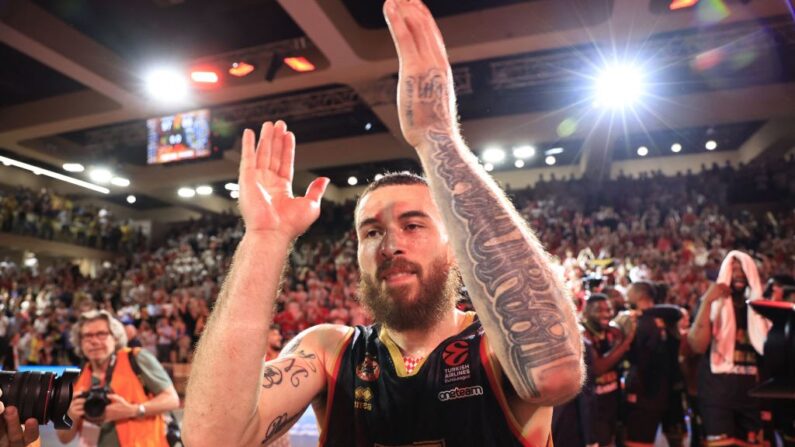 Monaco, avec un Mike James à nouveau impérial, a battu le Fenerbahçe Istanbul (76-69), vendredi soir dans sa salle Gaston-Médecin lors de la 25e journée d'Euroligue. (Photo : VALERY HACHE/AFP via Getty Images)