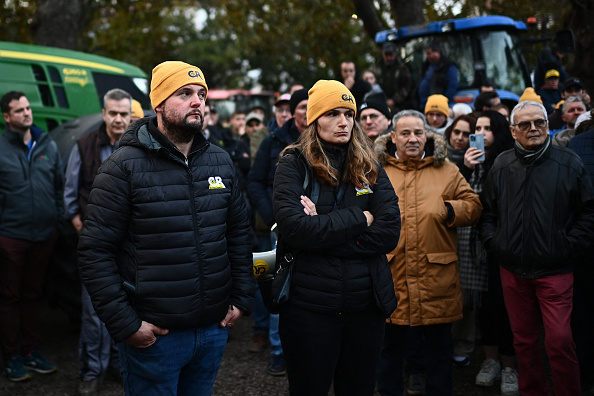 Le président du syndicat CR47 (Coordination rurale 47) Jose Perez et la vice-présidente de la CR47 Karine Duc, à Agen, le 26 janvier 2024.  (CHRISTOPHE ARCHAMBAULT/AFP via Getty Images)