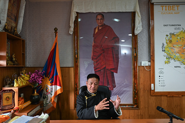 Penpa Tsering, un sikyong ou dirigeant du gouvernement tibétain en exil, à Dharamsala le 19 février 2024. (Photo SAJJAD HUSSAIN/AFP via Getty Images)