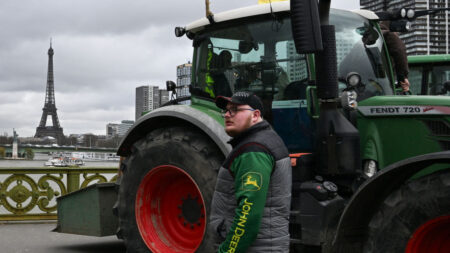 Les agriculteurs dans les rues de Paris pour être entendus, à la veille du Salon de l’agriculture