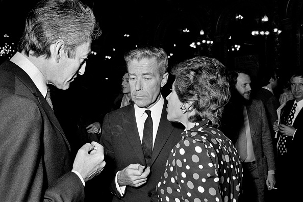 Les journalistes Philippe Grumbach (à g.), Jean-Jacques Servan-Schreiber (au c.) et Françoise Giroud au siège de L’Express, le 6 mai 1973. (Photo STAFF/AFP via Getty Images)