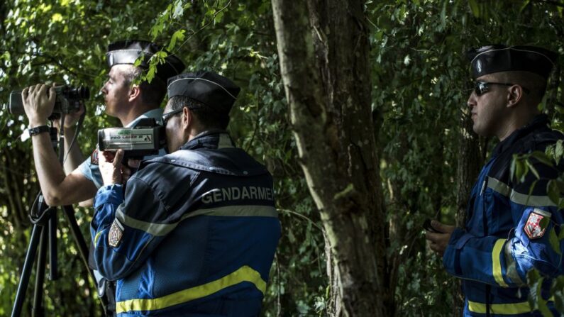 Un humour décalé qui n'a toutefois pas réussi à attendrir les gendarmes. (Photo: JEAN-PHILIPPE KSIAZEK/AFP via Getty Images)