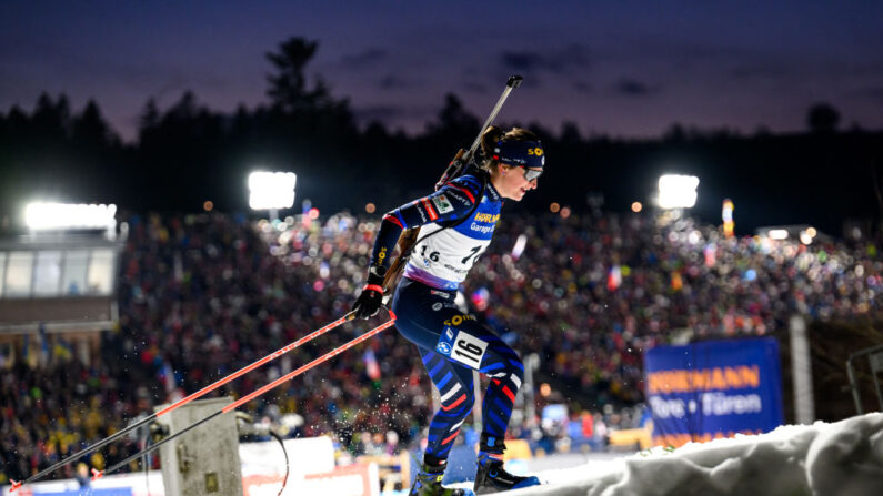 Julia Simon a remporté le bronze lors de l'individuel, sa quatrième médaille en autant de courses en République tchèque.(Photo : JOE KLAMAR/AFP via Getty Images)