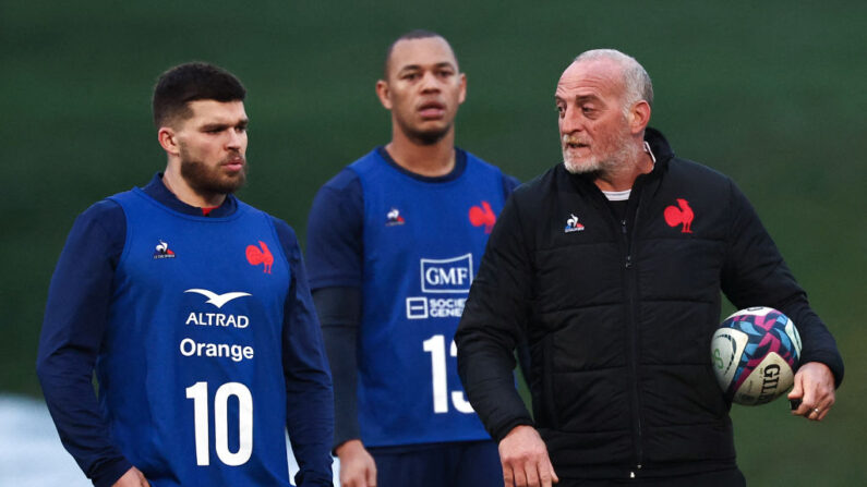 Les joueurs du XV de France ont "besoin de confiance" pour parvenir à mieux développer leur jeu, a estimé l'entraîneur de l'attaque des Bleus Patrick Arlettaz mardi, avant d'affronter l'Italie dimanche. (Photo : ANNE-CHRISTINE POUJOULAT/AFP via Getty Images)