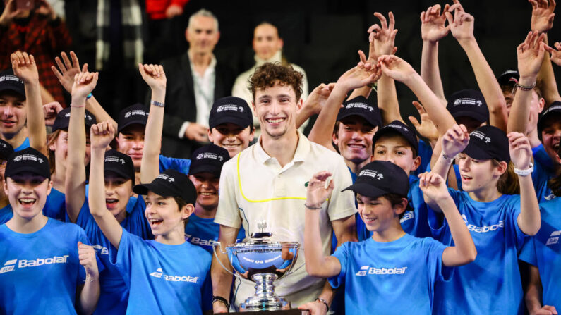 Ugo Humbert a remporté dimanche l'Open 13 de Marseille, son cinquième titre, redevenant lundi la place de n°1 français au classement ATP.  (Photo : CLEMENT MAHOUDEAU/AFP via Getty Images)