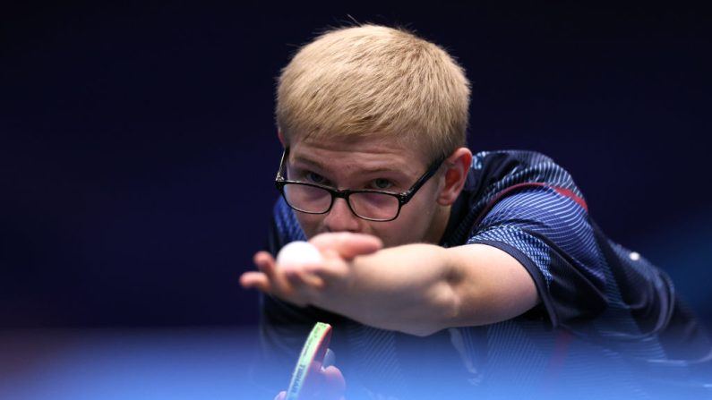 Félix Lebrun s'est qualifié pour les demi-finales du Smash de Singapour, en battant vendredi l'Indien Sharath Kamal Achanta quatre manches à une. (Photo : Dean Mouhtaropoulos/Getty Images)