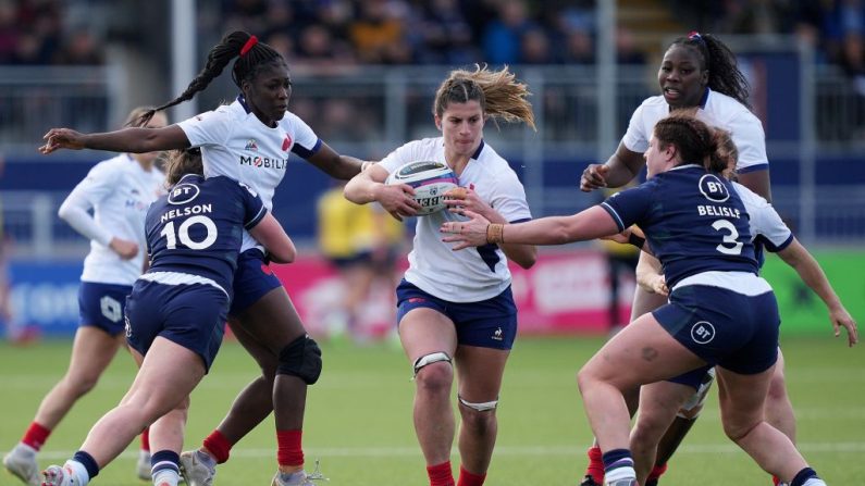 Le XV de France féminin, a réussi non sans peine à l'emporter (15-5) samedi à Édimbourg, lors de la deuxième journée du Tournoi des six nations. (Photo : ANDY BUCHANAN/AFP via Getty Images)