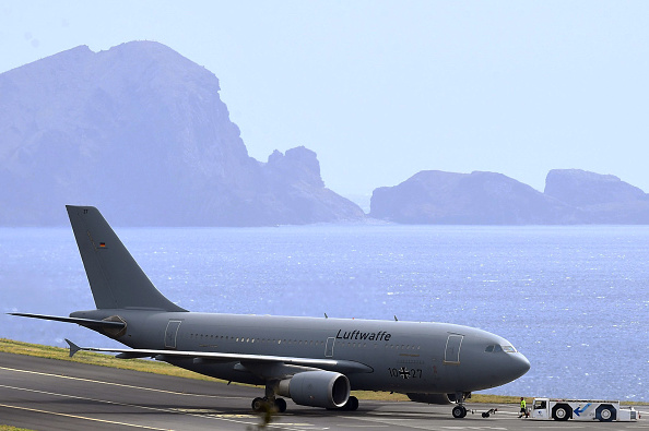 Illustration : un avion à l'aéroport de Madère au Portugal. (MIGUEL RIOPA/AFP via Getty Images)