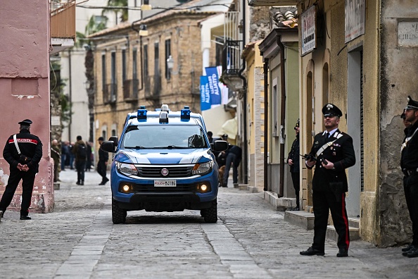 Une patrouille de police a ramené la lycéenne abandonnée sur le périphérique au commissariat. Illustration. (Photo TIZIANA FABI/AFP via Getty Images)