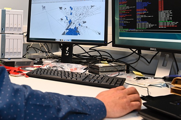 « 800 sites administratifs » ont été visés lors de la cyberattaque « d'une ampleur inédite », selon le ministre de la Fonction publique Stanislas Guerini. (Photo JEAN-CHRISTOPHE VERHAEGEN/AFP via Getty Images)