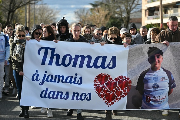 Une « Marche Blanche » en hommage à Thomas, un adolescent décédé le 19 novembre 2023 à Crépol. (Photo OLIVIER CHASSIGNOLE/AFP via Getty Images)