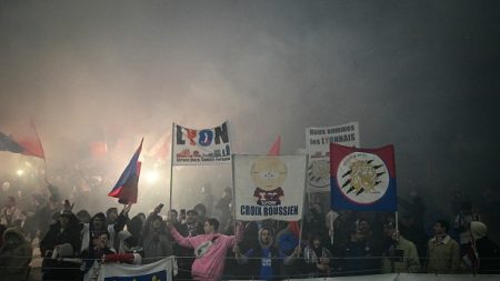 Incidents au stade à Marseille: prison ferme pour deux supporters lyonnais accusés de racisme