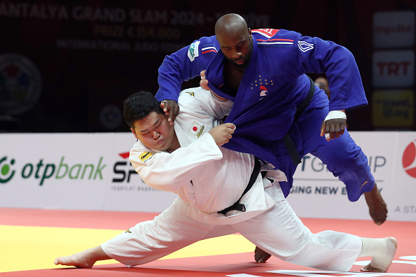 Teddy Riner a remporté ce dimanche le Grand Chelem d'Antalya en battant le Japonais Tatsuru Saito à quatre mois des Jeux Olympiques de Paris. Antalya, le 31 mars 20224. (Photo ONER SAN/AFP via Getty Images)