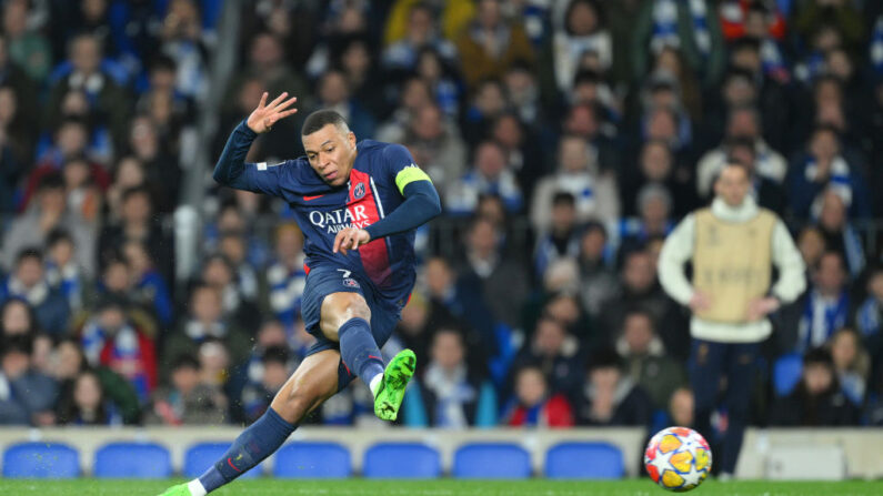 Le Paris SG s'est qualifié pour les quarts de finale de Ligue des champions en dominant la Real Sociedad une deuxième fois (2-1), grâce à Kylian Mbappé et son  doublé spectaculaire. (Photo :  David Ramos/Getty Images)