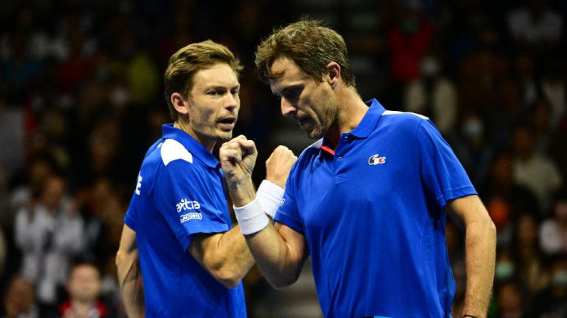 La paire de double française Nicolas Mahut-Edouard Roger-Vasselin, a déclaré forfait mardi en quarts du tournoi de double du Masters 1000 d'Indian Wells (Californie, Etats-Unis), en raison d'une blessure à un coude pour Mahut. (Photo : Atsushi Tomura/Getty Images for ITF)