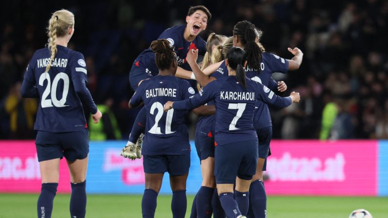 Le PSG s'est qualifié pour les demi-finales de la Ligue des champions féminine en battant facilement jeudi les Suédoises du BK Häcken (3-0), et va retrouver l'OL dans le dernier carré européen. (Photo : ALAIN JOCARD/AFP via Getty Images)