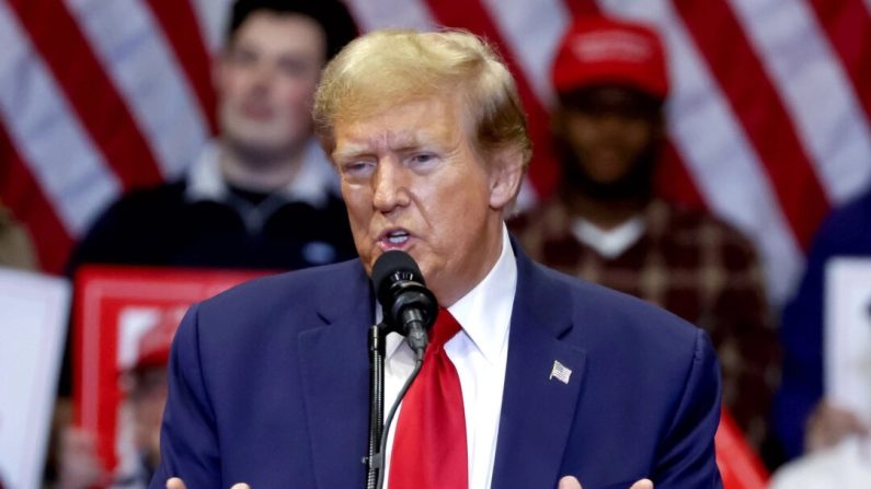 Le candidat républicain à la présidence et ancien président Donald Trump s'exprime lors d'un événement de campagne au Winthrop Coliseum à Rock Hill, S.C., le 23 février 2024. (Alex Wong/Getty Images)