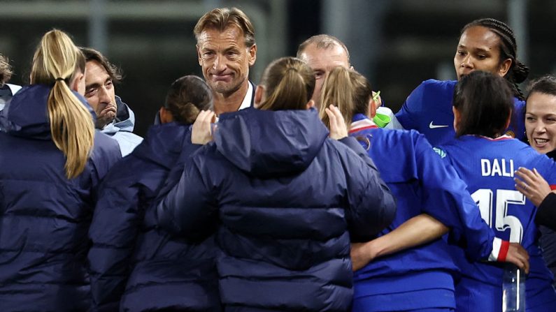 L'équipe de France féminine s'est un peu rassurée en battant timidement l'Irlande (1-0) grâce à un but de Katoto lors du premier match de qualification pour l'Euro-2025, prenant la tête de leur groupe. (Photo : FRANCK FIFE/AFP via Getty Images)