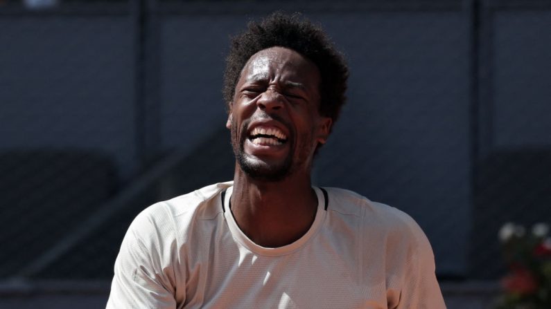 Gaël Monfils a été éliminé sèchement dès le premier tour du Masters 1000 de Madrid par l'Italien Luciano Darderi, vainqueur du Français 6-4, 6-2 en 1 h 17 min, mercredi. (Photo : THOMAS COEX/AFP via Getty Images)