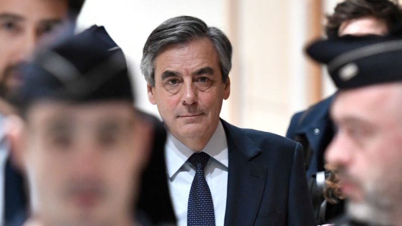 L'ancien Premier ministre français François Fillon arrive au palais de justice de Paris, le 27 février 2020 (STEPHANE DE SAKUTIN/AFP via Getty Images)