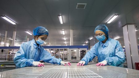 Panneaux solaires et travail forcé: la Chine dans le collimateur de l’UE