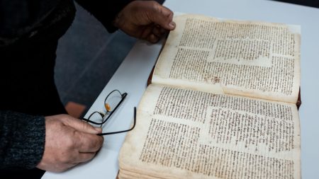 Présence d’arsenic sur des livres anciens, la BnF les met prudemment en quarantaine