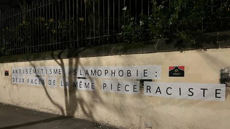 Au 3928, des juristes au téléphone traquent les discriminations