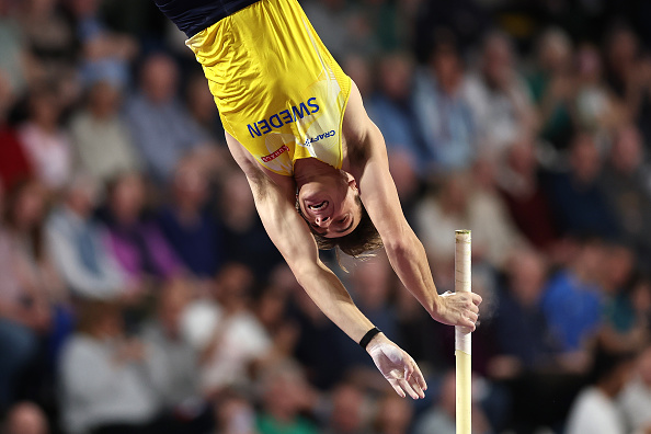 Il s'agit de la huitième fois que Duplantis (24 ans) fait progresser le record du monde de sa discipline. (Photo Alex Pantling/Getty Images)