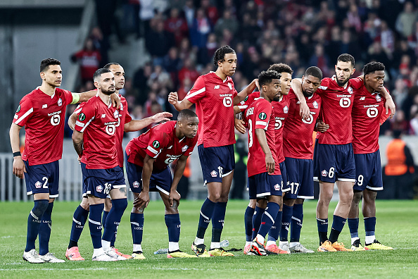 Lille s’est incliné lors des tirs au but contre Aston Villa au Stade Pierre-Mauroy à Villeneuve-d'Ascq, le 18 avril 2024. (Photo SAMEER AL-DOUMY/AFP via Getty Images)