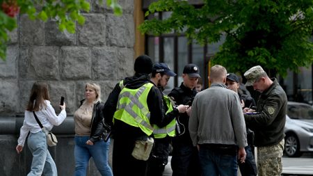 Ukraine : deux individus suspectés d’aider la Russie arrêtés et accusés de haute trahison