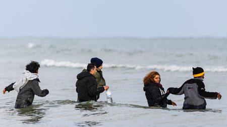 Traversées de la Manche : jusqu’à 15 ans de prison pour 18 membres d’un vaste réseau de passeurs