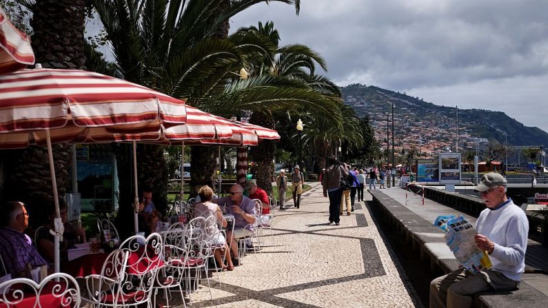 Centre-ville de Funchal, sur l'île de Madère, le 30 avril 2016. (Photo PATRICIA DE MELO MOREIRA/AFP via Getty Images)