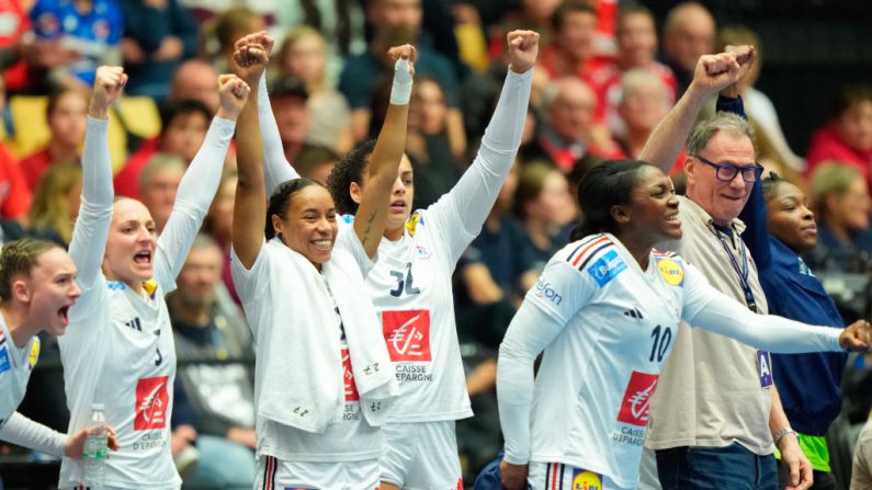 L'équipe de France féminine de hand a largement dominé la faible Italie chez elle (36-13), mercredi à Chieti (centre). (Photo : CLAUS FISKER/Ritzau Scanpix/AFP via Getty Images)