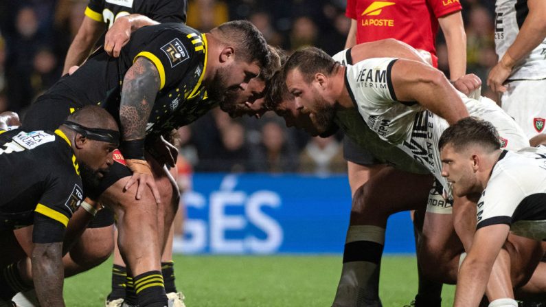 La Rochelle a souffert dimanche pour se défaire d'une valeureuse équipe de Toulon (27-17) privée du bonus défensif à l'ultime minute de ce choc de prétendants en clôture de la 22e journée du Top 14. (Photo : XAVIER LEOTY/AFP via Getty Images)