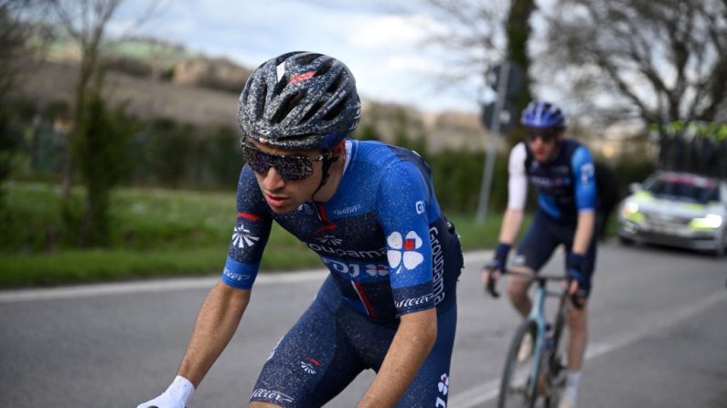 Lenny Martinez continue à grimper dans la hiérarchie avec une envie décuplée de se "rapprocher des Pogacar et Vingegaard". (Photo : MARCO BERTORELLO/AFP via Getty Images)