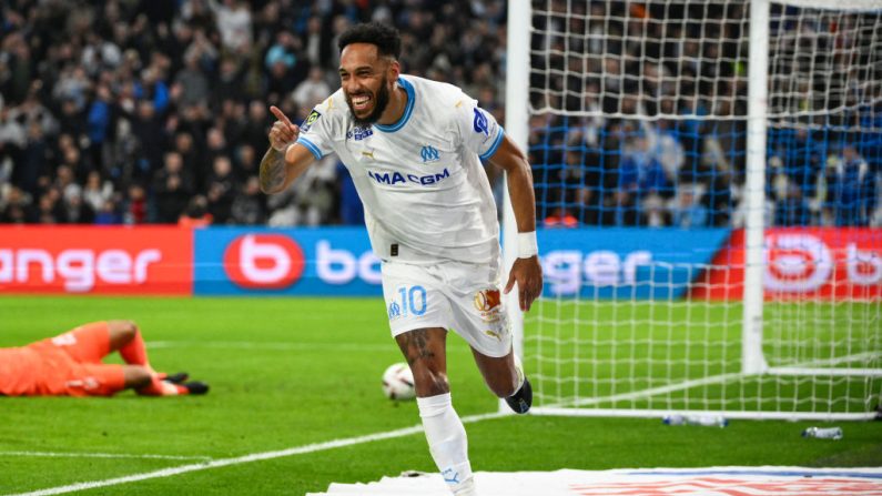 Pierre-Emerick Aubameyang a estimé mercredi que la Ligue Europa avait été "le rayon de soleil" de la saison de l'OM, qui affrontera Benfica en quart de finale aller jeudi à Lisbonne. (Photo : CHRISTOPHE SIMON/AFP via Getty Images)