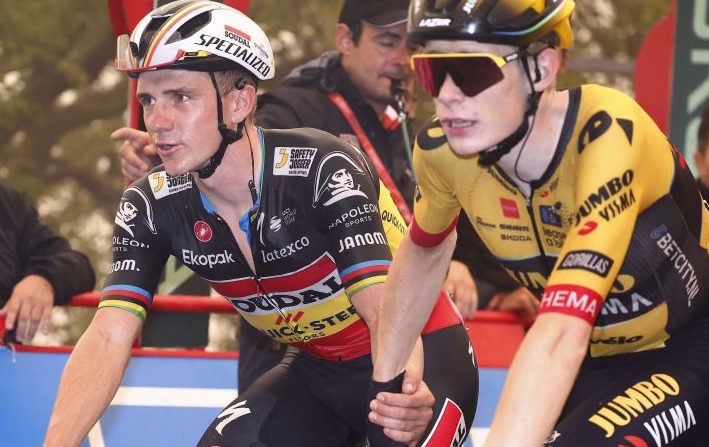 Gravement accidentés jeudi au Tour du Pays basque, Jonas Vingegaard et Remco Evenepoel entament une course contre la montre pour être prêts pour le Tour de France. (Photo : PEP DALMAU/BELGA MAG/AFP via Getty Images)