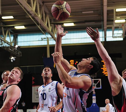 L'équipe de France masculine de basket fauteuil s'est qualifiée pour les Jeux paralympiques de Paris-2024 à la faveur de sa large victoire sur le Maroc (87-60) lundi à Antibes. (Photo : Jamie McDonald/Getty Images)