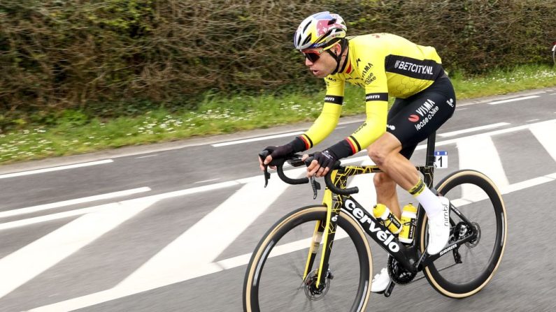 Wout Van Aert a repris l'entraînement sur route quatre semaines après s'être gravement blessé dans une chute lors d'A travers la Flandre fin mars, a annoncé son équipe. (Photo : DAVID PINTENS/BELGA MAG/AFP via Getty Images)