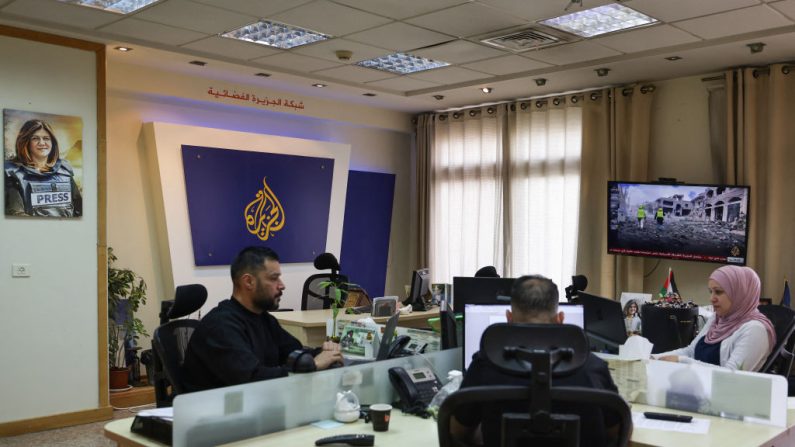 Les bureaux de la chaîne de télévision Al Jazeera à Ramallah, en Cisjordanie occupée, le 5 mai 2024. (Zain JAAFAR / AFP) (Photo by ZAIN JAAFAR/AFP via Getty Images)