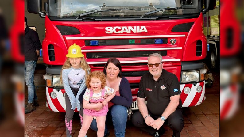 Le geste de la petite Alloweigh Frame a été salué par les pompiers. (crédit SFRS Family Support Trust)