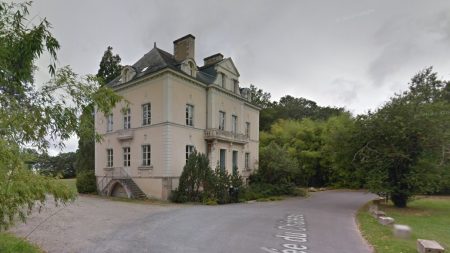 Une maire « atterrée » par l’occupation illégale du parc d’un château par des gens du voyage