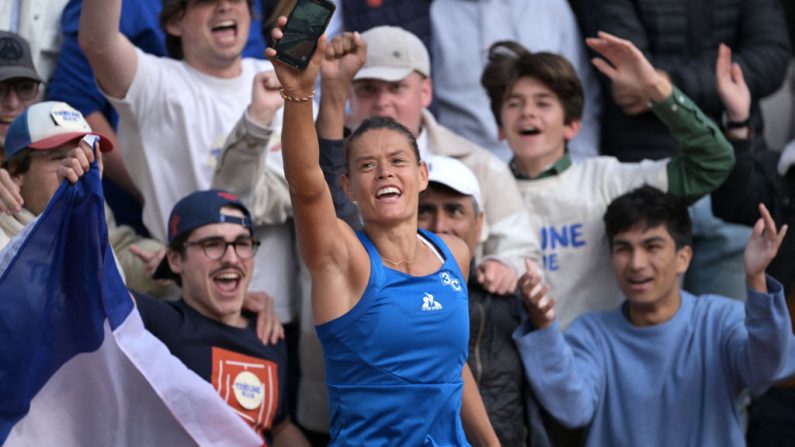 Chloé Paquet s'est hissée pour la première fois de sa carrière jeudi au troisième tour d'un tournoi du Grand Chelem et écrit la belle histoire bleue de l'année à Roland-Garros. (Photo : BERTRAND GUAY/AFP via Getty Images)