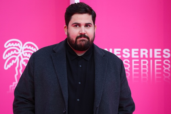 L'acteur et humoriste français Victor Artus Solaro alias Artus à Cannes, le 10 avril 2019. (Photo VALERY HACHE/AFP via Getty Images)