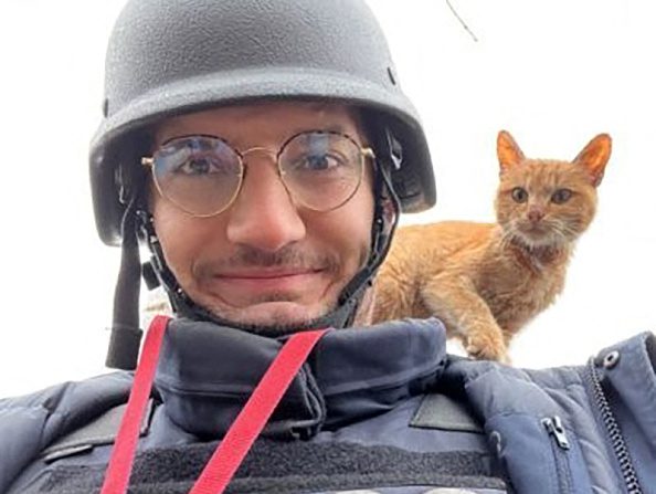 Le journaliste Arman Soldin a été tué par un tir de roquette alors qu'il effectuait un reportage avec ses collègues de l'AFP depuis les positions ukrainiennes à Chasiv Yar, le 9 mai 2023. (Photo ARMAN SOLDIN/AFP via Getty Images)