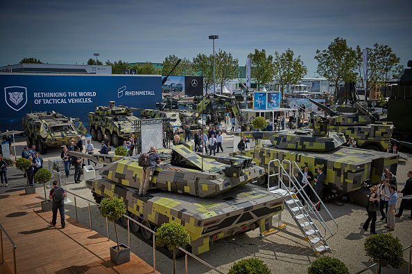 Le stand Rheinmetall au salon international de la défense et de la sécurité Eurosatory, le 14 juin 2022 à Paris. (Photo Kiran Ridley/Getty Images)