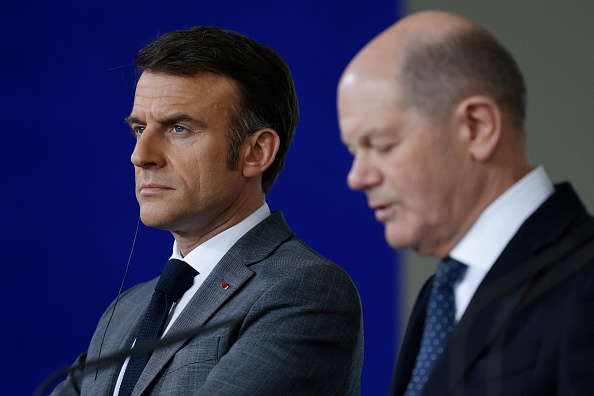 Le président Emmanuel Macron et le chancelier allemand Olaf Scholz (à dr.) à la Chancellerie à Berlin, le 15 mars 2024. (Photo ODD ANDERSEN/AFP via Getty Images)